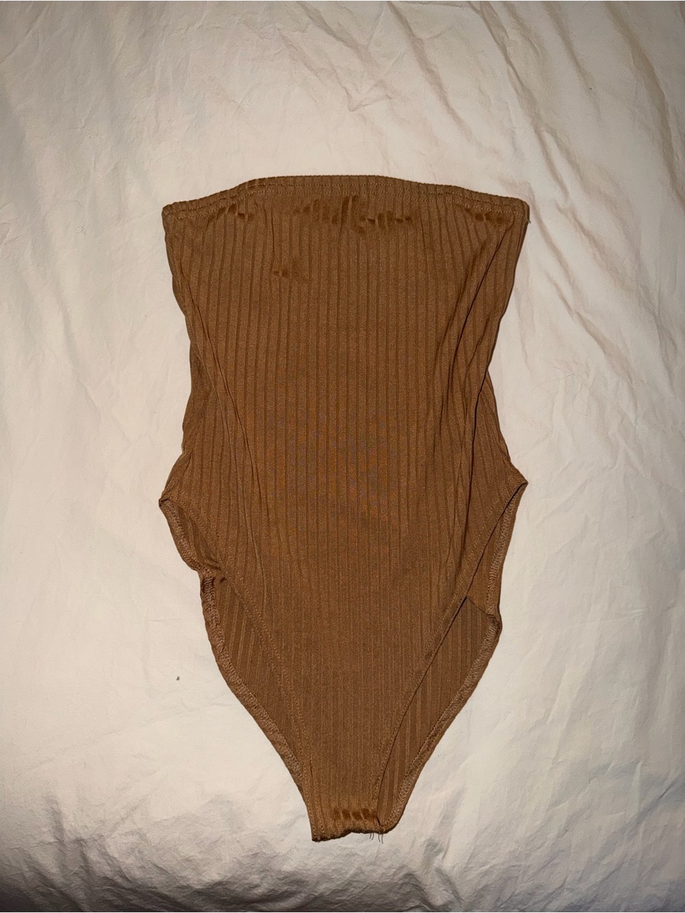 PrettyLittleThing Ribbed Strapless Bodysuit in Brown